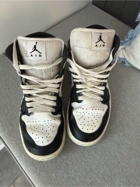 Men’s Nike Black & White High-Top Sneakers